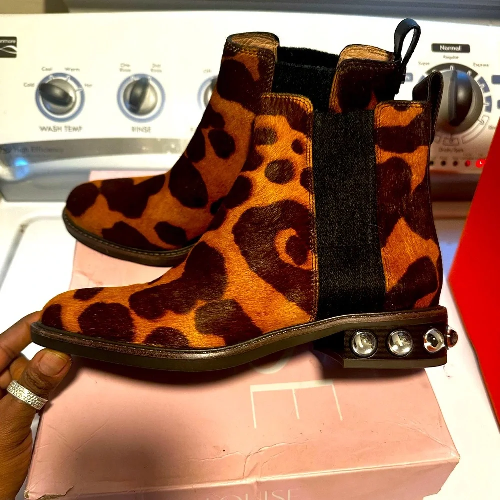 Chelsea Booties - Picture 1 of 6